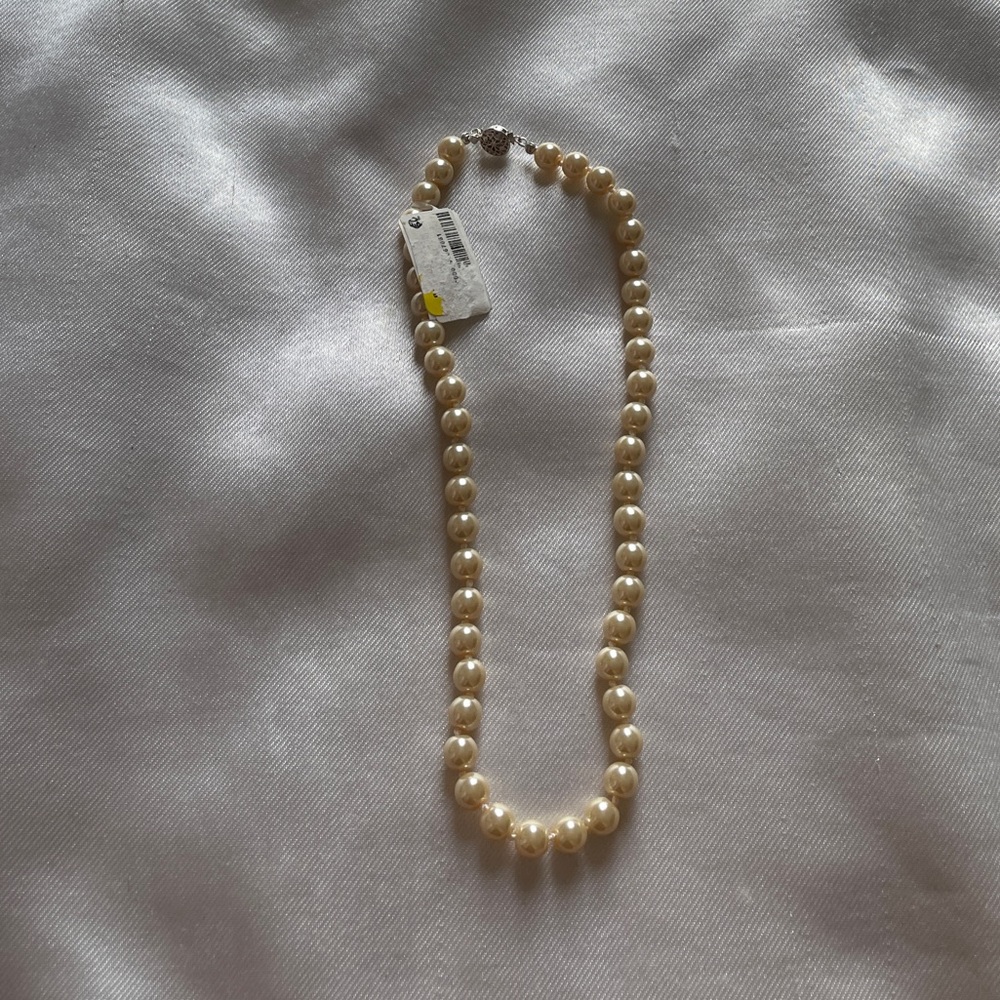 NEW Pearl necklace beige classic